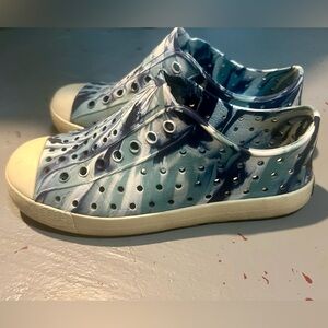 Native Shoes Jefferson Marbled Blue and White Slip On Sneakers Size C13